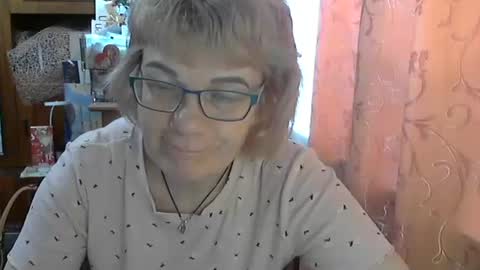 Olivia Mia online show from 05-18-26, 05:57