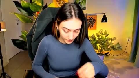 olivia_norton_ online show from 10-04-25, 10:35