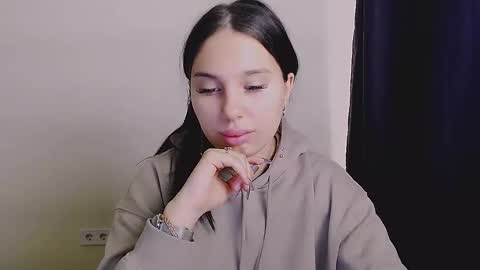 Olivia online show from 09-29-25, 03:44