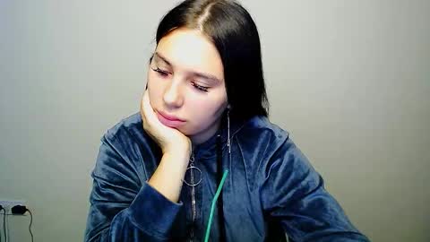 Olivia online show from 10-04-25, 03:59