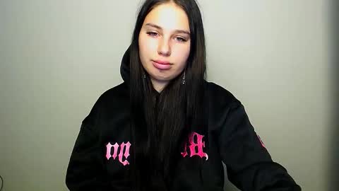 Olivia online show from 10-07-25, 03:58