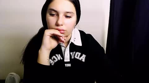 Olivia online show from 10-14-25, 04:02