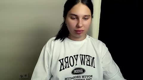 Olivia online show from 10-16-25, 04:24