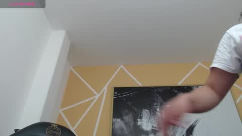 Snapshot of olivia_russo chatting on 10-19-25, 01:01 Olivia online show from 10-19-25, 01:01