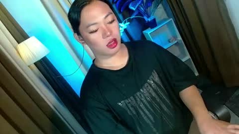 Miss OLIVIA online show from 12-17-25, 07:58