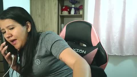 Olivia online show from 11-06-25, 02:07