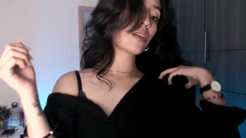 Snapshot of oliviaaa__ chatting on 02-06-25, 10:10 oliviaaa__ online show from 02-06-25, 10:10