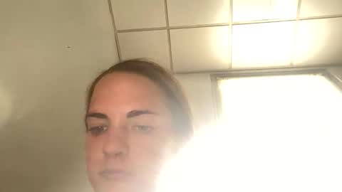 oliviaaraee online show from 04-22-26, 09:05