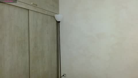 Snapshot of oliviabran_ chatting on 05-07-26, 11:43 Olivia Bram online show from 05-07-26, 11:43