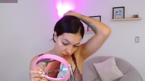 Snapshot of oliviabran_ chatting on 05-10-26, 01:05 Olivia Bram online show from 05-10-26, 01:05
