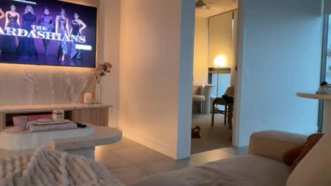 Olivia Brookes online show from 11-09-25, 07:50