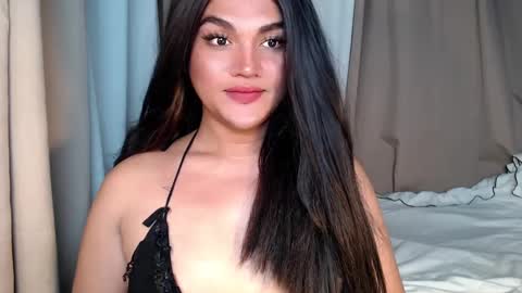 oliviahot22 online show from 12-17-24, 10:01