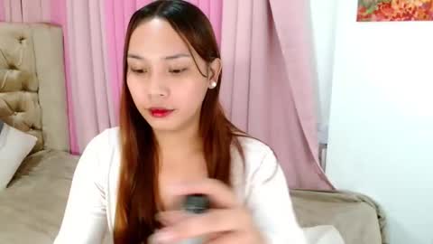 Snapshot of oliviahutton chatting on 05-16-26, 06:17 oliviahutton online show from 05-16-26, 06:17