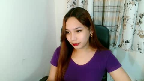 Snapshot of oliviahutton chatting on 05-18-26, 05:19 oliviahutton online show from 05-18-26, 05:19