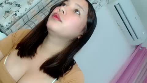 Snapshot of oliviahutton chatting on 06-12-26, 06:45 oliviahutton online show from 06-12-26, 06:45