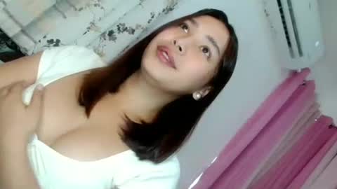 Snapshot of oliviahutton chatting on 06-16-26, 06:16 oliviahutton online show from 06-16-26, 06:16