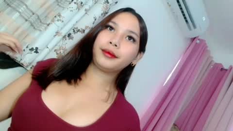 Snapshot of oliviahutton chatting on 06-19-26, 05:56 oliviahutton online show from 06-19-26, 05:56