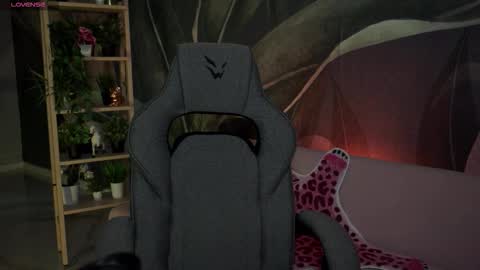 Liv online show from 10-08-25, 01:03