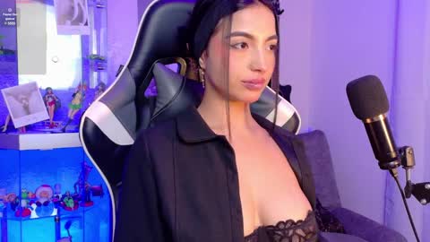 Snapshot of oliviamcneill chatting on 03-07-25, 06:24 Olivia Mcneill online show from 03-07-25, 06:24