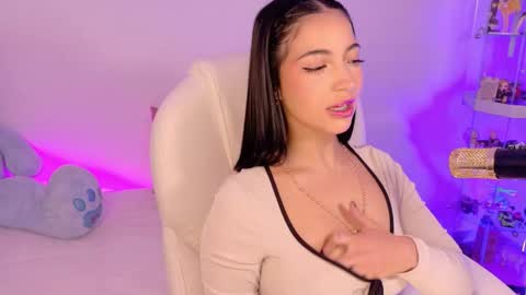 Snapshot of oliviamcneill chatting on 10-17-25, 01:25 Olivia Mcneill online show from 10-17-25, 01:25