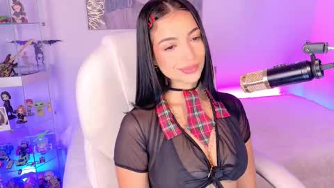 Snapshot of oliviamcneill chatting on 12-05-25, 12:03 Olivia Mcneill online show from 12-05-25, 12:03