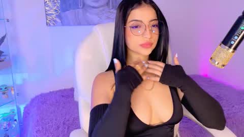 Snapshot of oliviamcneill chatting on 02-06-26, 01:03 Olivia Mcneill online show from 02-06-26, 01:03