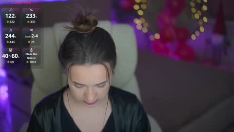 Snapshot of oliviamoore_ chatting on 02-17-26, 06:43 Olivia online show from 02-17-26, 06:43