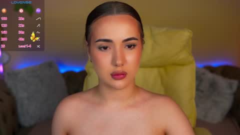 Snapshot of oliviamoore_ chatting on 06-17-26, 06:05 Olivia online show from 06-17-26, 06:05