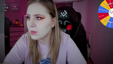 Snapshot of oliviamunk chatting on 12-27-24, 09:06 . online show from 12-27-24, 09:06