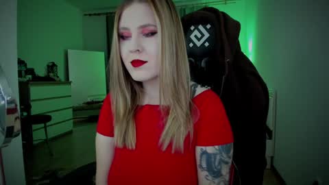 Snapshot of oliviamunk chatting on 12-29-24, 03:33 . online show from 12-29-24, 03:33