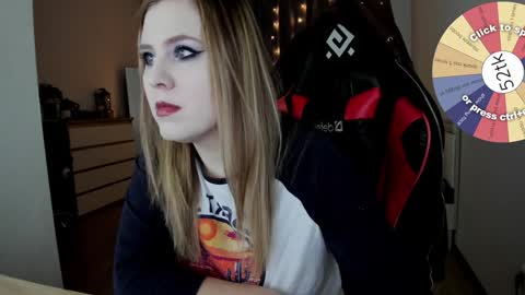 Snapshot of oliviamunk chatting on 01-08-25, 03:51 . online show from 01-08-25, 03:51