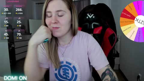 Snapshot of oliviamunk chatting on 01-16-25, 10:32 . online show from 01-16-25, 10:32