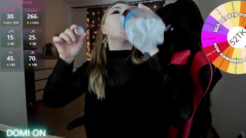 Snapshot of oliviamunk chatting on 01-20-25, 07:04 . online show from 01-20-25, 07:04