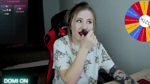 Snapshot of oliviamunk chatting on 01-24-25, 04:05 . online show from 01-24-25, 04:05