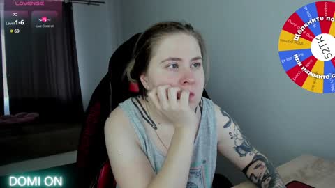 Snapshot of oliviamunk chatting on 01-27-25, 08:29 . online show from 01-27-25, 08:29