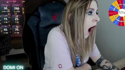 Snapshot of oliviamunk chatting on 02-04-25, 04:59 . online show from 02-04-25, 04:59