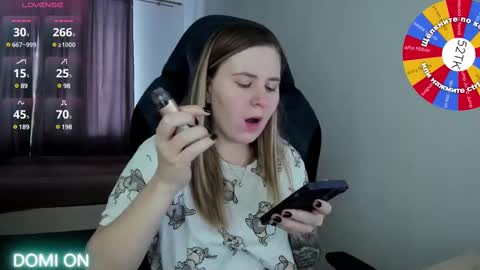 Snapshot of oliviamunk chatting on 02-15-25, 07:06 . online show from 02-15-25, 07:06