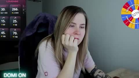 Snapshot of oliviamunk chatting on 02-19-25, 05:05 . online show from 02-19-25, 05:05