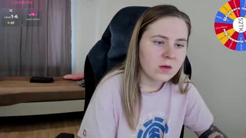 Snapshot of oliviamunk chatting on 02-20-25, 06:06 . online show from 02-20-25, 06:06