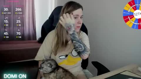 Snapshot of oliviamunk chatting on 02-26-25, 10:15 . online show from 02-26-25, 10:15