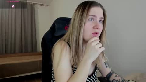 Snapshot of oliviamunk chatting on 03-04-25, 04:06 . online show from 03-04-25, 04:06