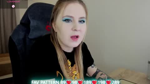 Snapshot of oliviamunk chatting on 03-05-25, 04:45 . online show from 03-05-25, 04:45