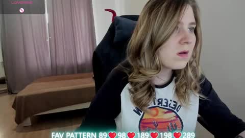 Snapshot of oliviamunk chatting on 03-07-25, 09:51 . online show from 03-07-25, 09:51