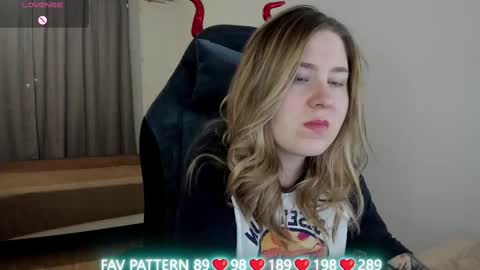 Snapshot of oliviamunk chatting on 03-08-25, 03:50 . online show from 03-08-25, 03:50