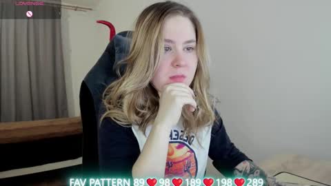 Snapshot of oliviamunk chatting on 03-09-25, 03:32 . online show from 03-09-25, 03:32