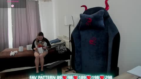 Snapshot of oliviamunk chatting on 03-10-25, 06:38 . online show from 03-10-25, 06:38