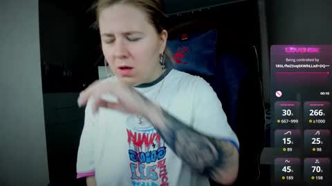 Snapshot of oliviamunk chatting on 09-14-25, 04:33 . online show from 09-14-25, 04:33