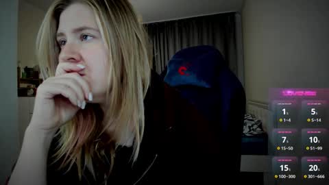 Snapshot of oliviamunk chatting on 09-17-25, 03:52 . online show from 09-17-25, 03:52