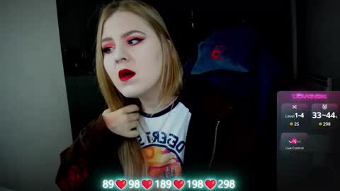 Snapshot of oliviamunk chatting on 09-20-25, 04:24 . online show from 09-20-25, 04:24