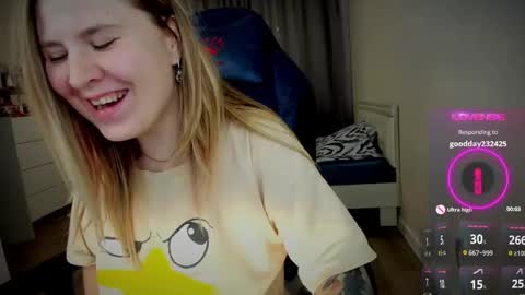 Snapshot of oliviamunk chatting on 09-25-25, 07:56 . online show from 09-25-25, 07:56